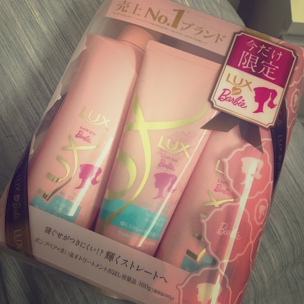 LUX Loves Barbie limted edition hair wash set💗